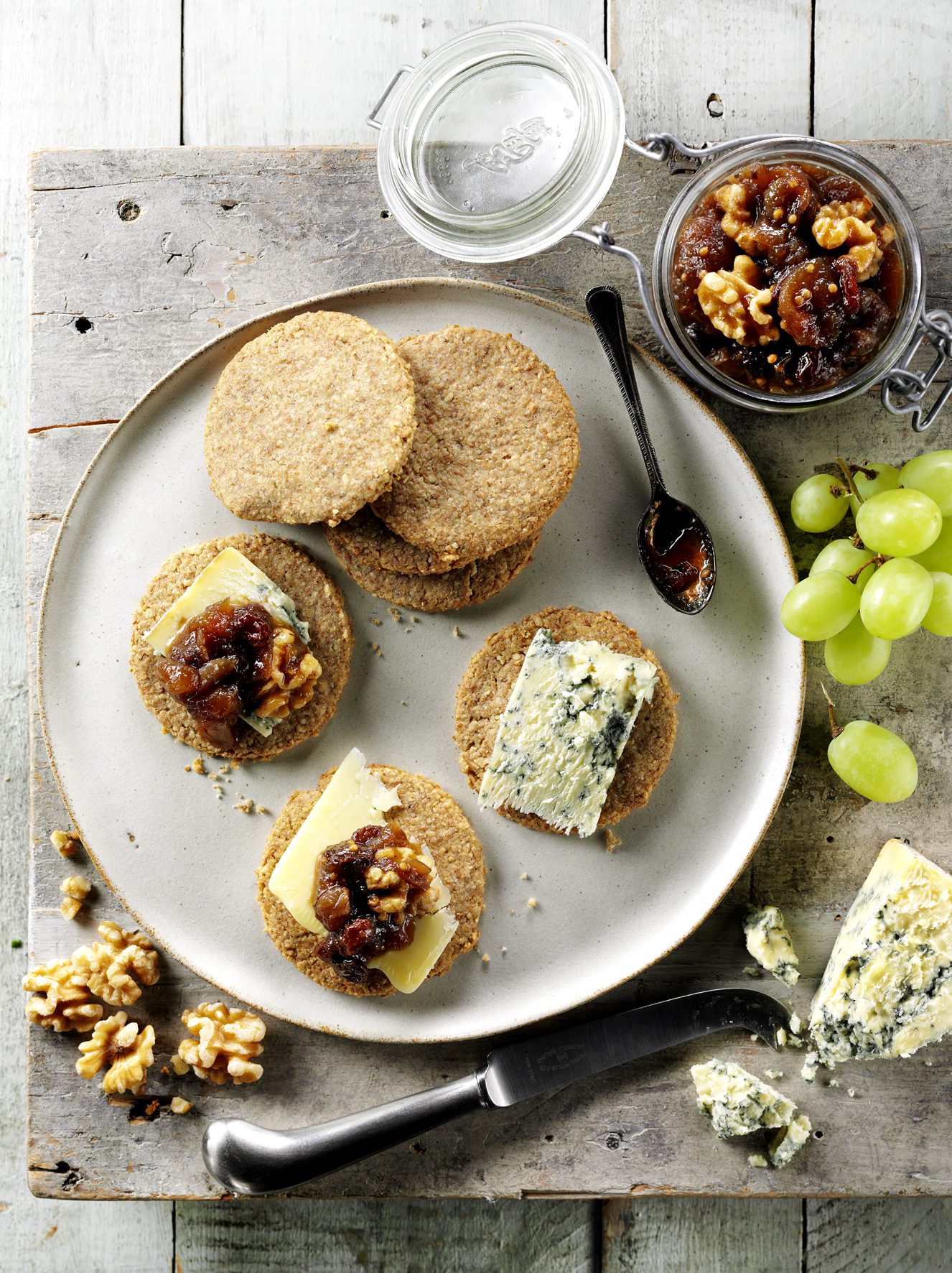 Oatcakes with Apple chutney